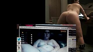 Seductive webcam goddess Scarlet Laicee's tantalizing ass shake