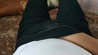 Young camgirl shows off her skills with a squirting handjob