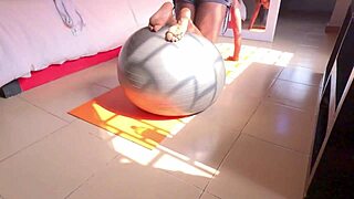 Black MILF gets a quick gym fuck in the morning