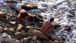 Public beach fun with an amateur couple and a voyeur