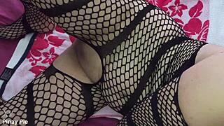 Asian milf expertly sucks cock in homemade video