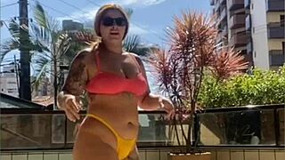 Redhead’s swollen pussy is stimulated live on cam