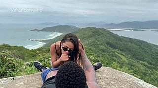 Buceta cheia de leite na safer sex