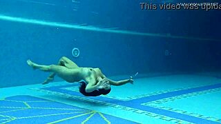 Kuuma euro MILF Sazan vedenalainen eroottinen seikkailu isolla pyllyvibellä 🥵