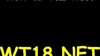 Ordentliches Mädchen spreizt Beine weit, um ihre enge Muschi hart durchgefickt zu bekommen auf Teen 18+ 18+ Vids