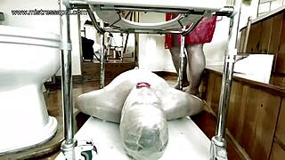 야, Mistress April이 그녀의 애널 노예를 지배하는 거 보고 싶어?