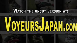 哇！小巧亚洲美女在公共镜子前被偷拍自摸！