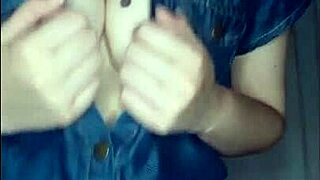 惊人拉丁妹在蒸汽淋浴里自慰