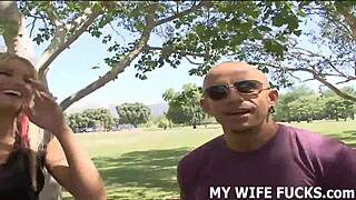 Ik ben je vrouw die nu extra lul nodig heeft