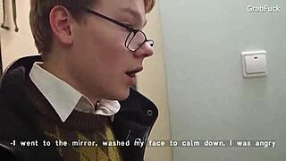 Эй, хочешь увидеть, как я ныряю в тинейджерскую 18+ киску?