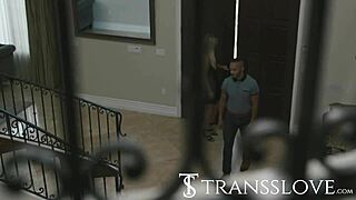 Meine Trans-Freundin bettelt mich an, sie hart zu ficken