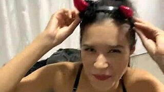 Wow! Gadis Polos Hisap untuk Perlakuan Permen Halloween