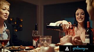 Girlsway - Mulher solitária se esgueira com esposa do chefe do marido Angela White no jantar