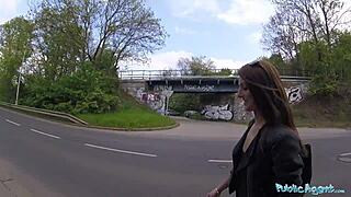 Ejen awam, nak naik cowgirl gaya luar dengan aku?