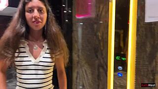 Za novac, ruske devojke se divljaju napolju u grubom POV seksu