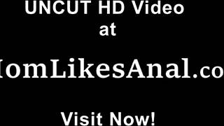 Vruća milf Eliza Rae unapređuje konobara u novog dečka brzo.