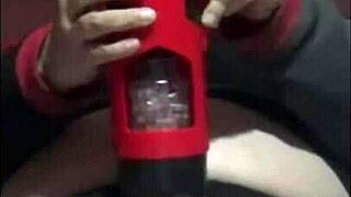 Oletko Nähnyt Koneen Ottavan Ylivoiman Makuuhuoneessa Sängyllä?