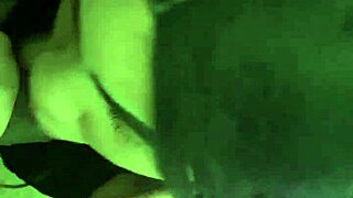 לא מאמין שהצעירה הזו בלעה זרע של זין שחור גדול בסגנון ברזילאי