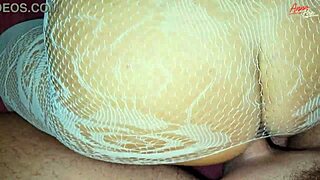 ベッドでストッキング姿の継母を静かに指マンクローズアップ