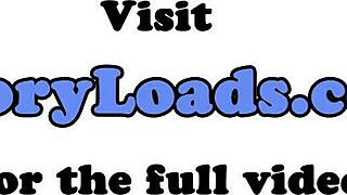 Sitna 18+ naočarka sisala kurac na glori holu, uživa u tome