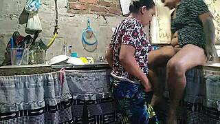 लातीना कैचोंडा अपने पति को अपनी ही सिस्टर से किचन में सेक्स करके धोखा देती है