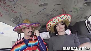 Pitkäjalkainen nai saa kyrvän pickupin jälkeen 😍