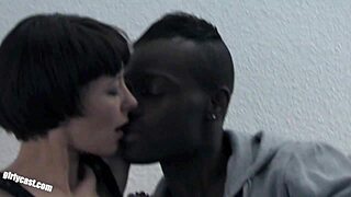 Pia Sofie ensimmäisessä interracial-casting imussa