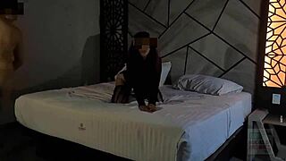 Ela Dá Show Natalino com Amigos ao Marido.