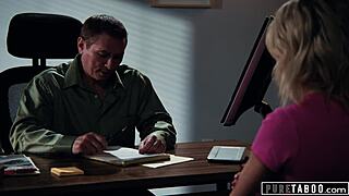 Pure Taboo Kiara Cole przekonuje doradcę na seks w biurze