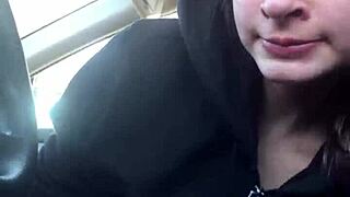 Prietenă lesbiană dă head nebun pe drum!