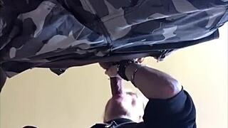 Intens blowjob-samling med min lille 18+ blonde nabo kone