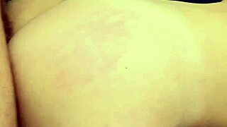 يا ضابط، تضرب ذلك الزب الكبير في كس إميلي الجائع؟ 😜