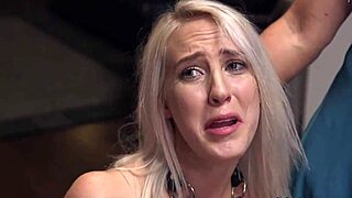 Gift par dominerer ung jente 18+ med hardcore anal pounding