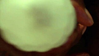 Pitkä tumma suklaa Hallelujah Johnson, näytä se uusi lelu!