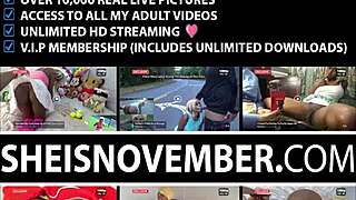 Siyah güzellik MsNovember banyoda bikiniyi çıkarıyor, küçük 18+ kıçının yakın çekimi.