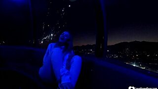 Kulüpten gelen tatlı kız doggystyle ve oral becerileriyle akılları başlarından alıyor!