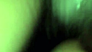 Sissy faggot CD leva pauzão preto cru e gozada!