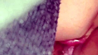 湿阴道被用力舔和深喉吞食