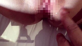 사무실 여자가 핫 곤조 클립에서 카우걸로 흔들어—와우!