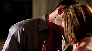 Класна MILF бива ебана здраво със сперма на корема