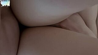 Primera garganta follada para adolescente termina con facial desordenado.