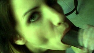 Τεράστιο μαύρο καυλί ευχαριστεί ορνιά νεαρή μελαχρινή σε ομάδα!