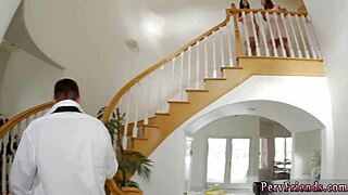 Hardcore swinger party s družičkami, které drtí kundičky v divoké skupinové zábavě