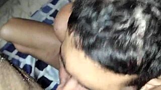 Slugeren av enorm kuk i offentlig gloryhole