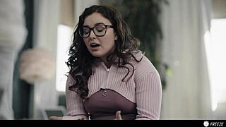 बफ स्टेप डैडी स्पॉइल्ड स्टेपडॉटर को फ्रीज करता है इंटेंस ऑर्गेज्म के लिए