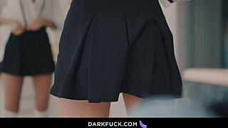 Hej holka, chceš vidět, jak Eliza Ibarra bere ten velký černý kouř?