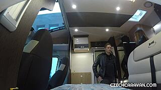 Мамка му, горещ секс в каравана от сайт за запознанства!