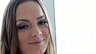 Se På Denne Søte 18+ 18+ Som Blir Ond Med Barbert Fitte!