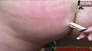 Hoe straft 18+ domina haar slaven in groep BDSM?