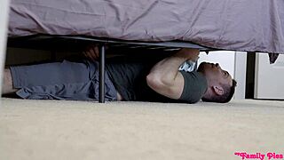 Kongkek emak tiri dan adik tiri dalam sesi orgasme liar